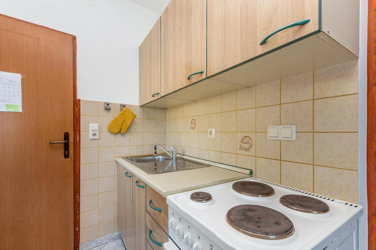 Private Accommodation Stara Baska Exterior photo