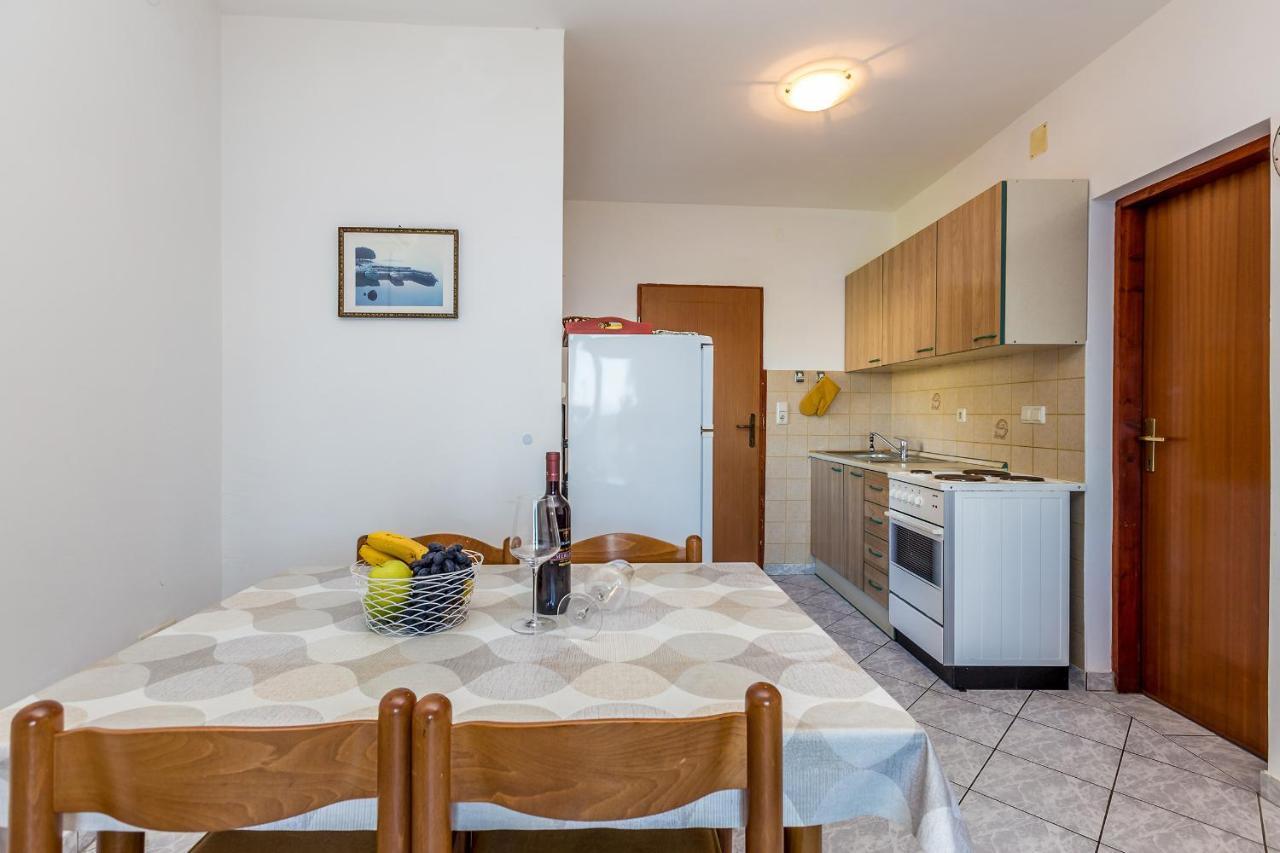Private Accommodation Stara Baska Exterior photo